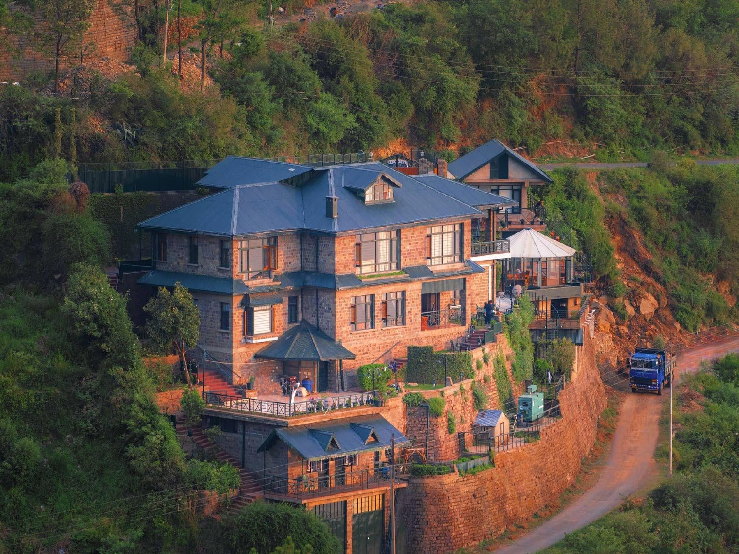 Luxury villas in Kasauli, Himachal Pradesh, North India LTN621