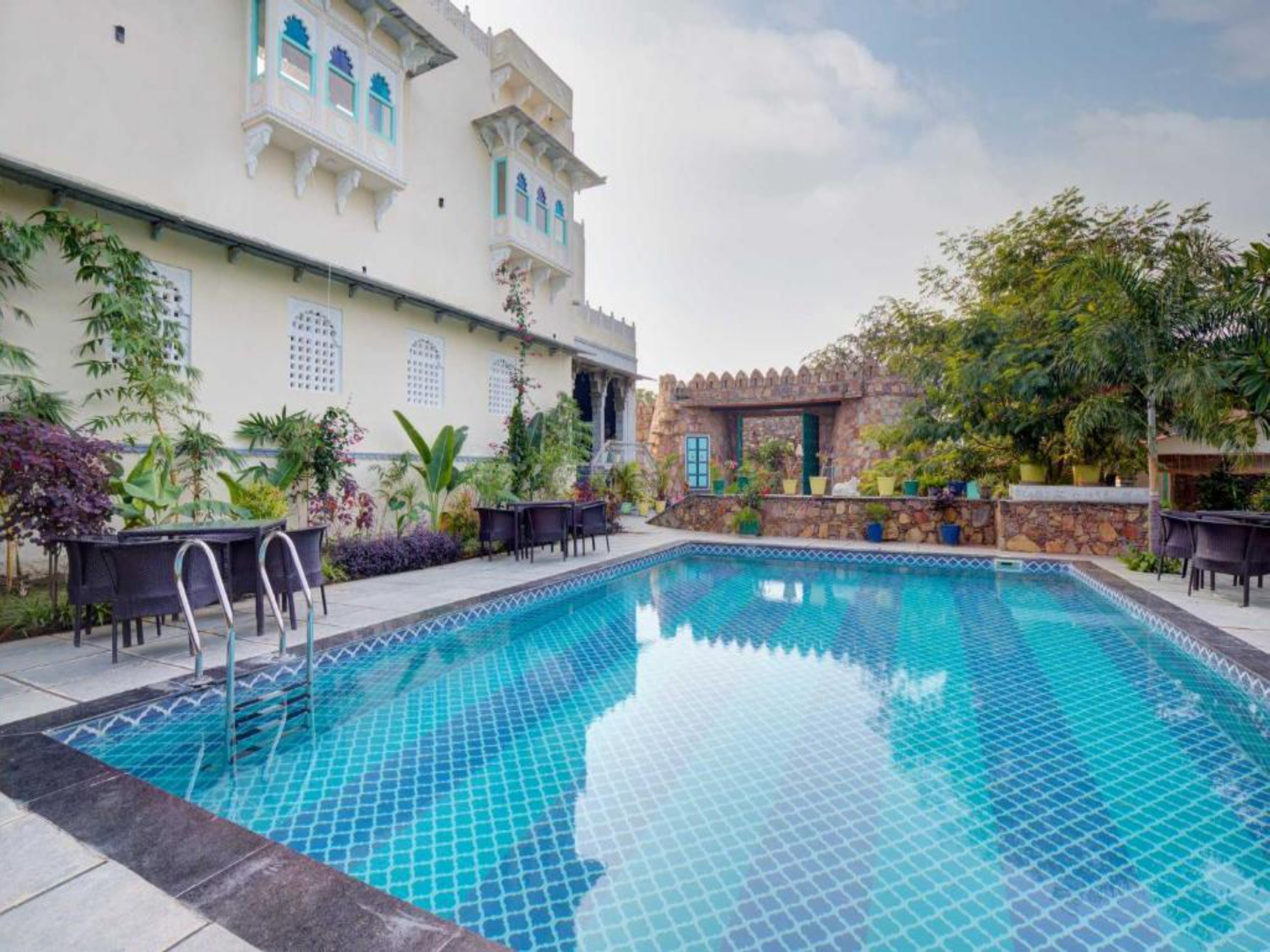 Luxury villas in Udaipur, Rajasthan, India LTR820