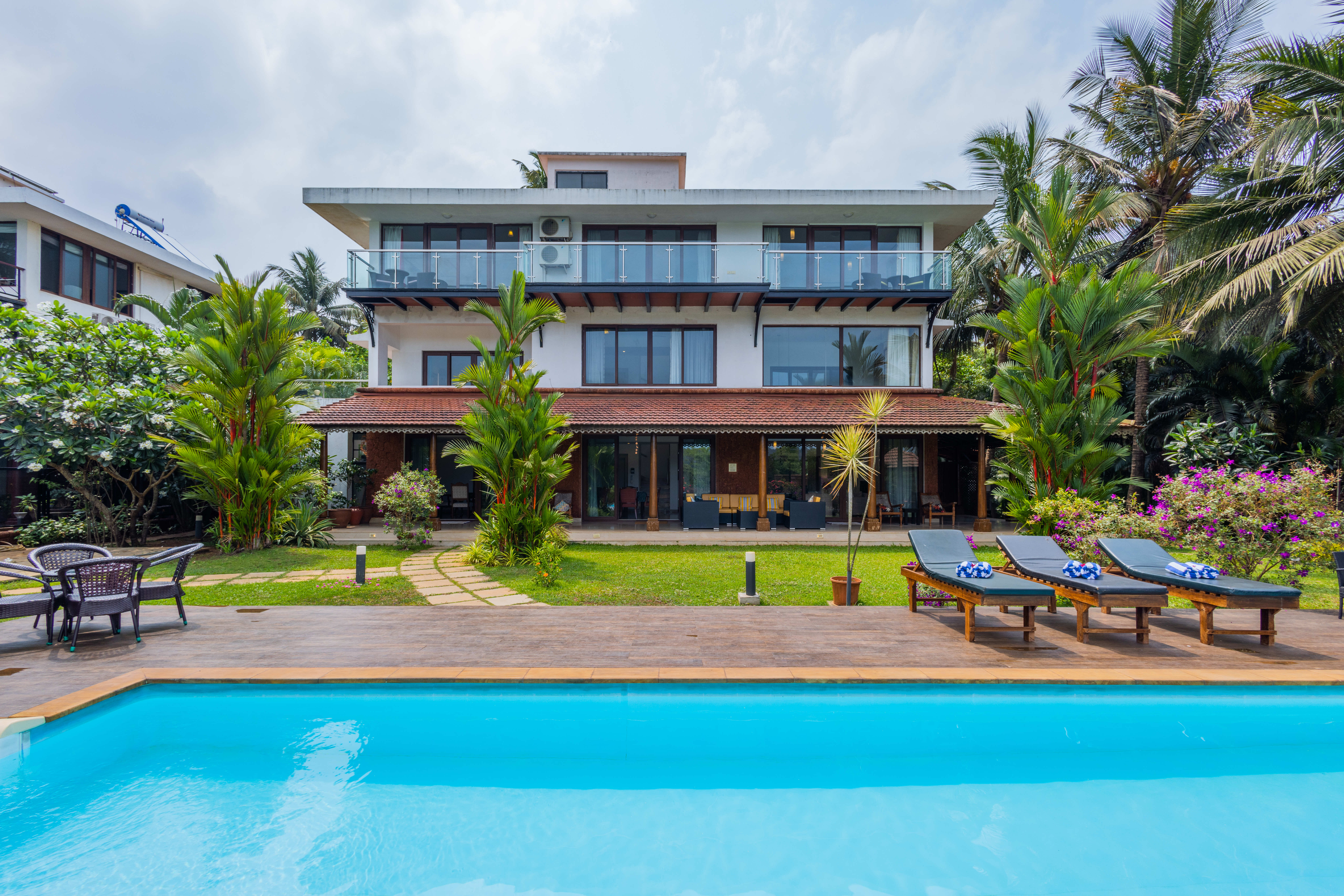 Luxury villas in Candolim, North Goa, India LT421