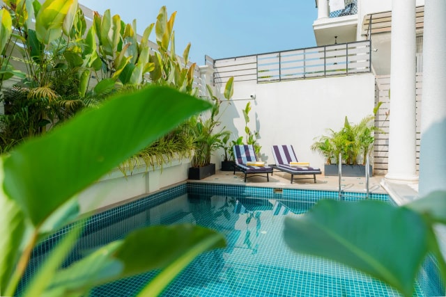 Swimming pool