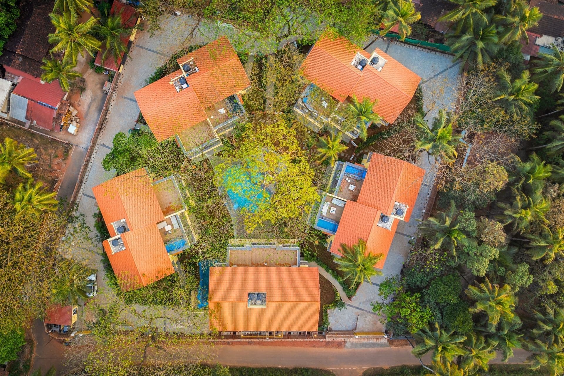 LT403S |-serene-5-bhk-with-shared-pool-&-lift;-near-popular-beaches